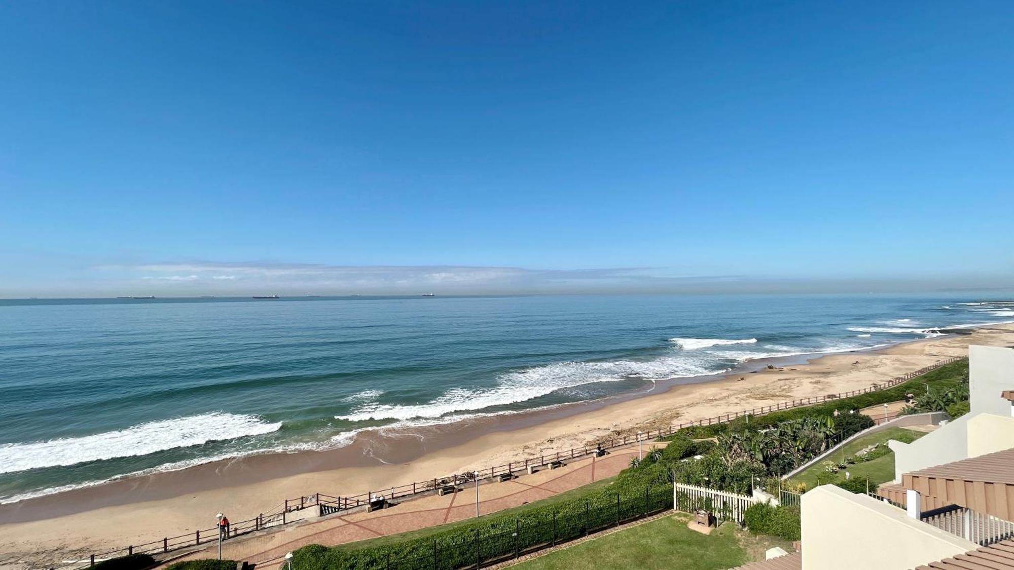 22 Bronze Beach 2 Bedroom Beach Front View Apartment Durban Bagian luar foto